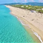 With Swimming Pool Between Sea And Countryside 巴德希