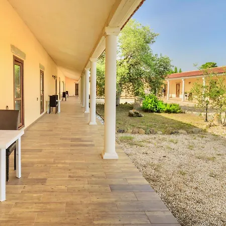 Bed & Breakfast With Swimming Pool Between Sea And Countryside