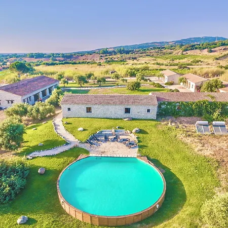 With Swimming Pool Between Sea And Countryside Frühstückspension