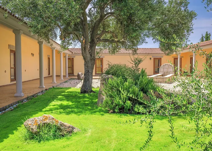 Oda ve Kahvaltı With Swimming Pool Between Sea And Countryside Badesi