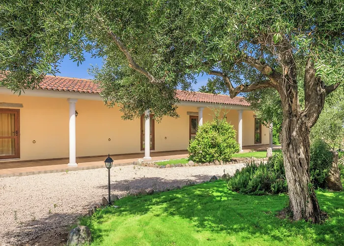 Oda ve Kahvaltı With Swimming Pool Between Sea And Countryside